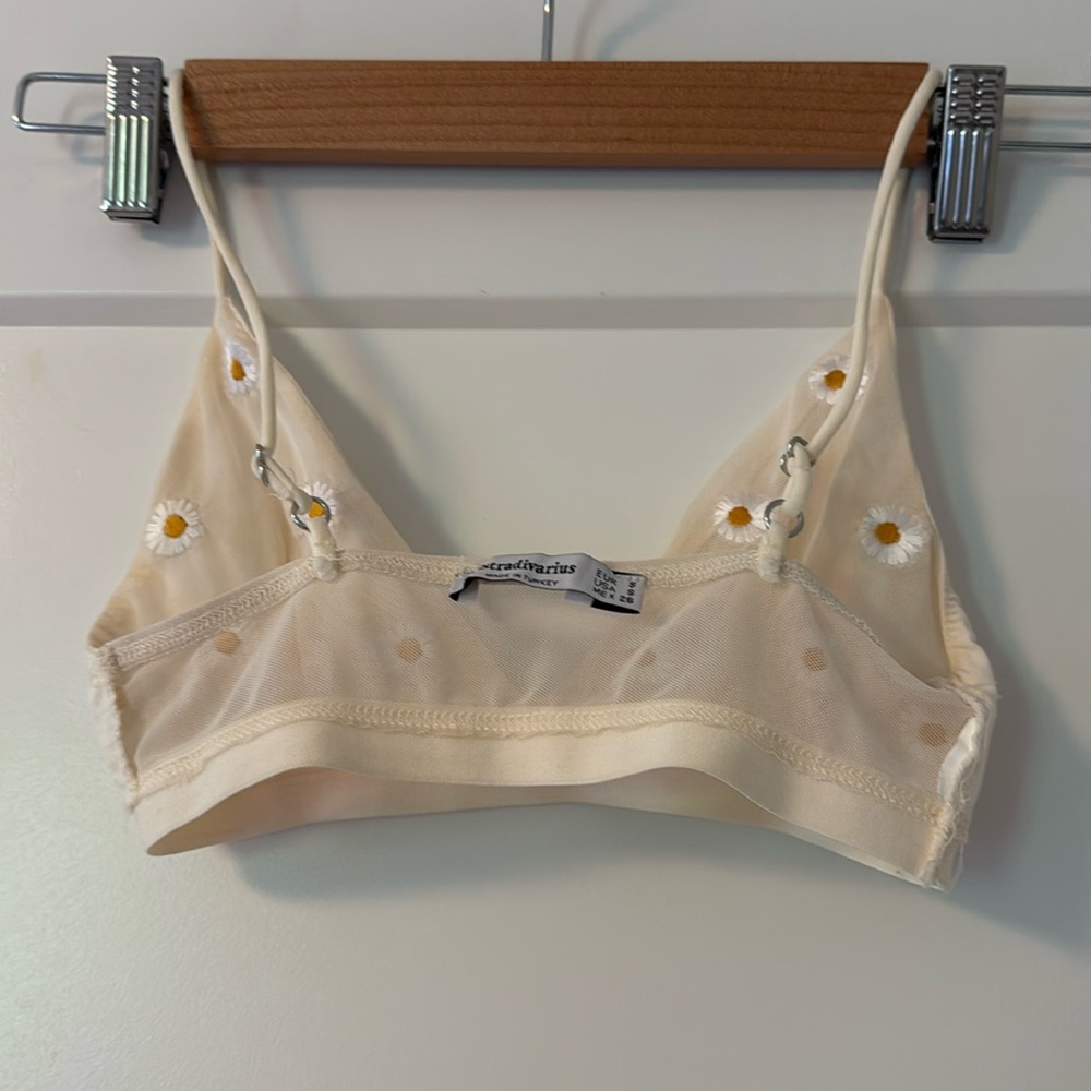 Stradivarius Daisy Bralette - Picture 9 of 12